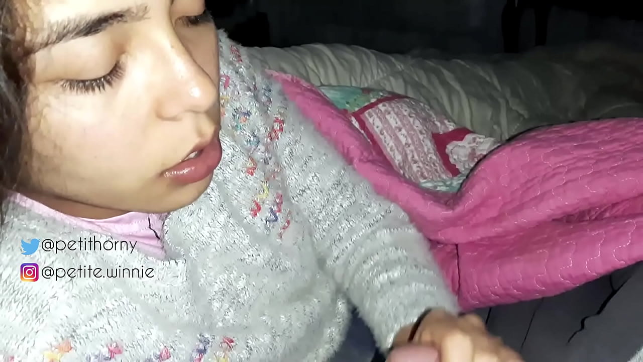 من تمام شیر انباشته شده شوهرم را قورت می دهم - نشان دادن زبان با تقدیر